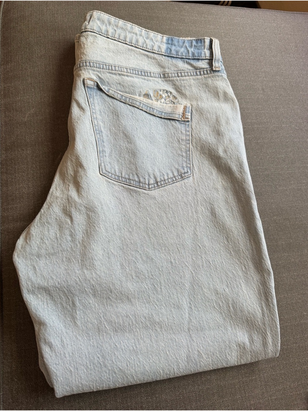 Light Wash Curve Women’s Jeans - Classic Straight Fit